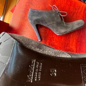 MaxMara 39 Suede Bootie 4" Heels